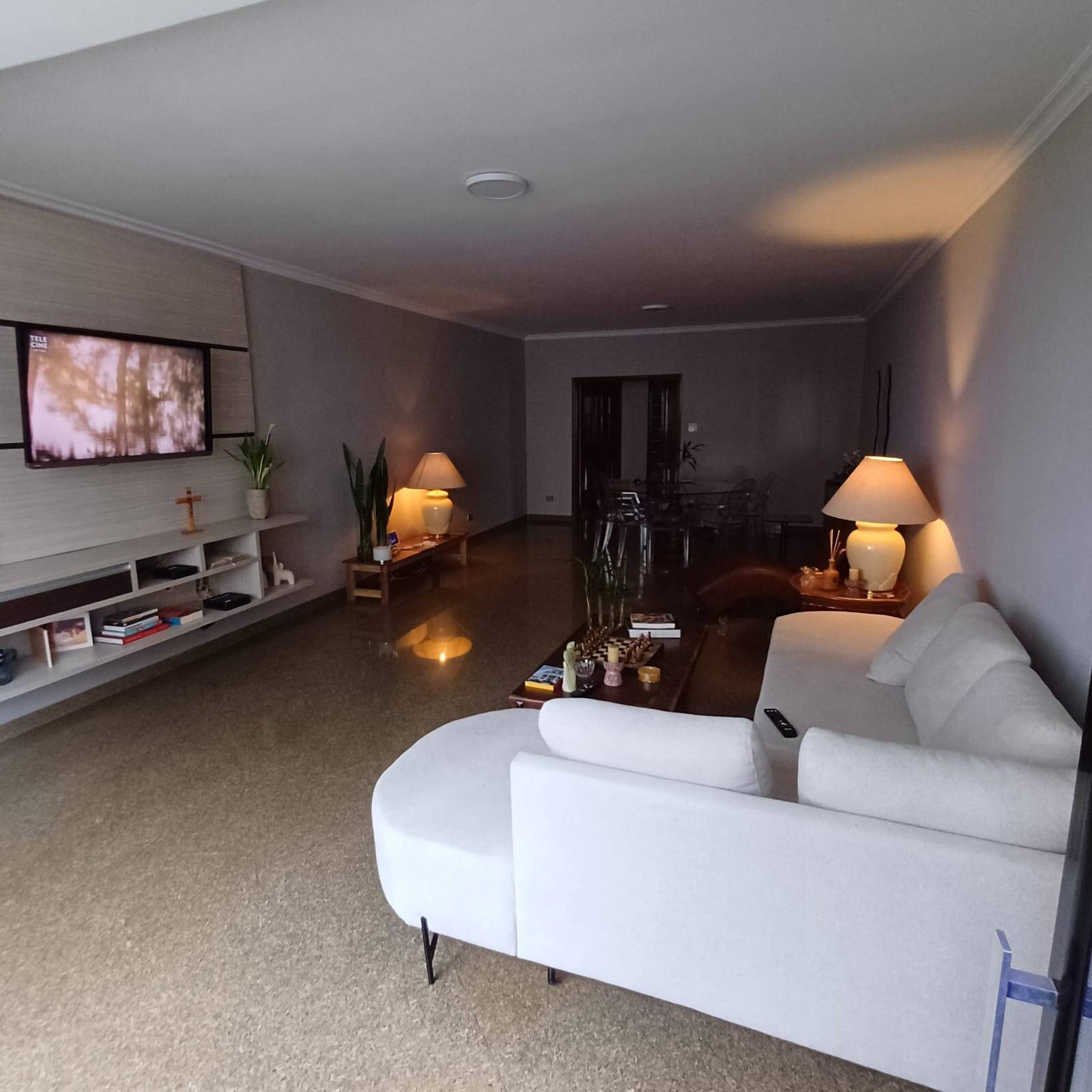 #821 - Apartamento para Venda em Santos - SP